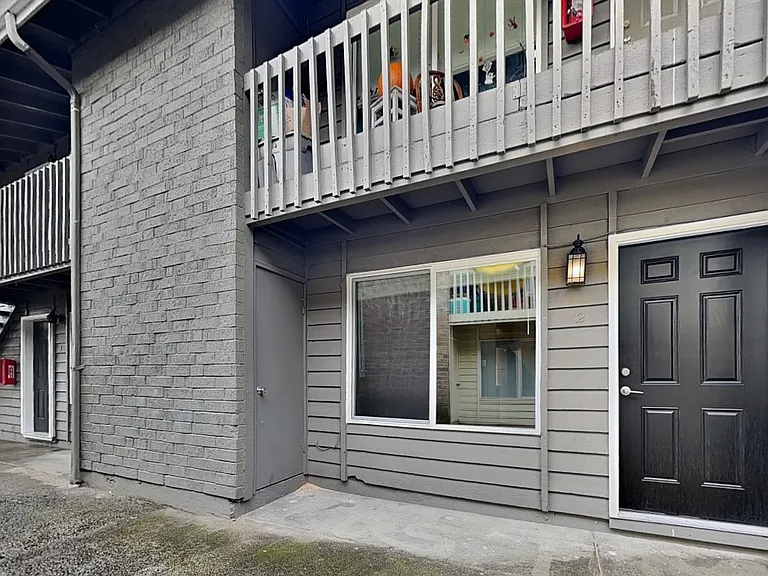 1105 S Woodlawn St #2 — Photo 35