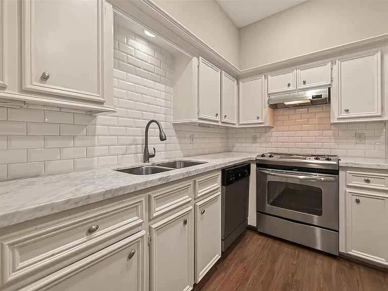 2413 Potomac Dr #D — Photo 13