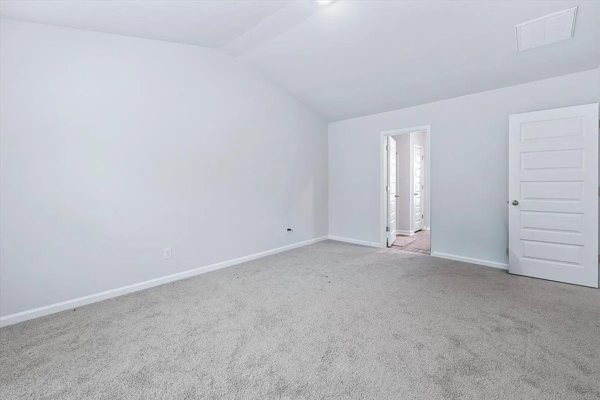 3 bed, 2.5 bath, 1518 sqft, $2,300 — Photo 3