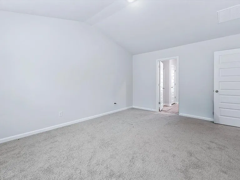 117 Azure Dr — Photo 3