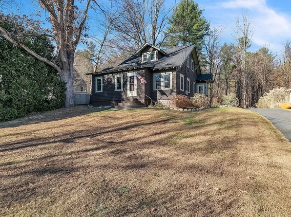 42 W Main St, Russell, MA 01071
