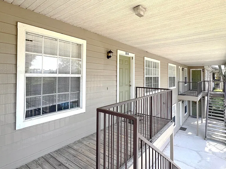 164 Reserve Cir — Photo 2