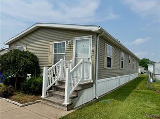 1218 Maplewood Dr, Lockport, NY 14094