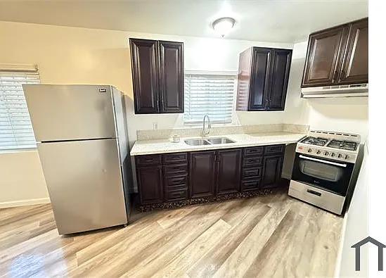 1615 S Dunsmuir Ave #1 — Photo 8