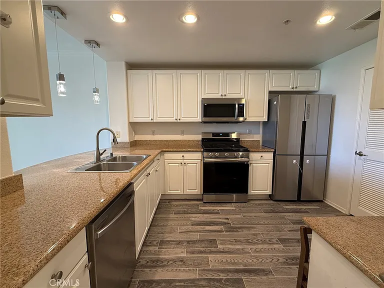 2250 Watermarke Pl — Photo 45