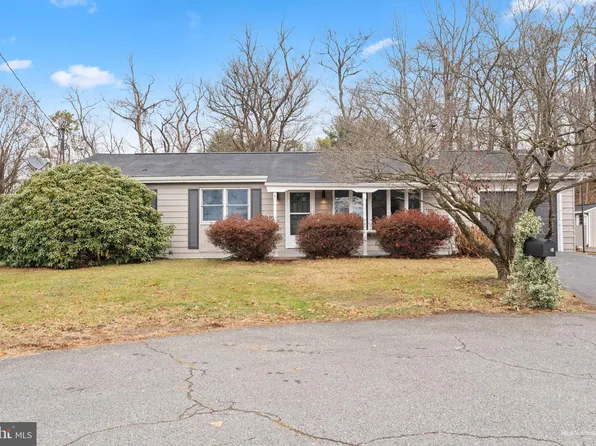 14 Donna Cir, Pottsville, PA 17901