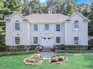 9 Jefferson Landing Cir, Port Jefferson, NY 11777