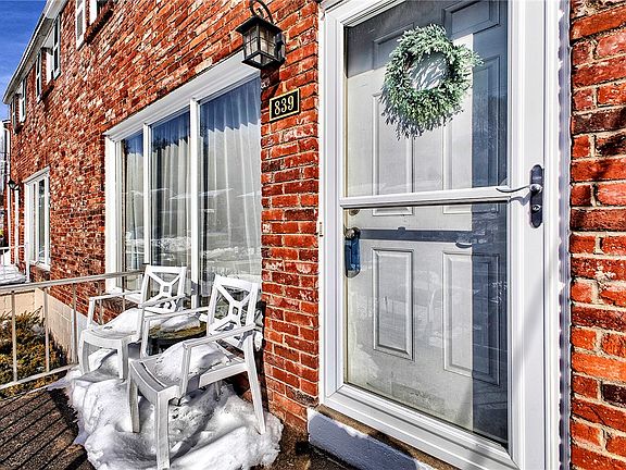 3rd image of 839 Killarney Dr