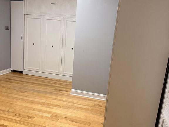3rd image of 104 S Myrtle Ave