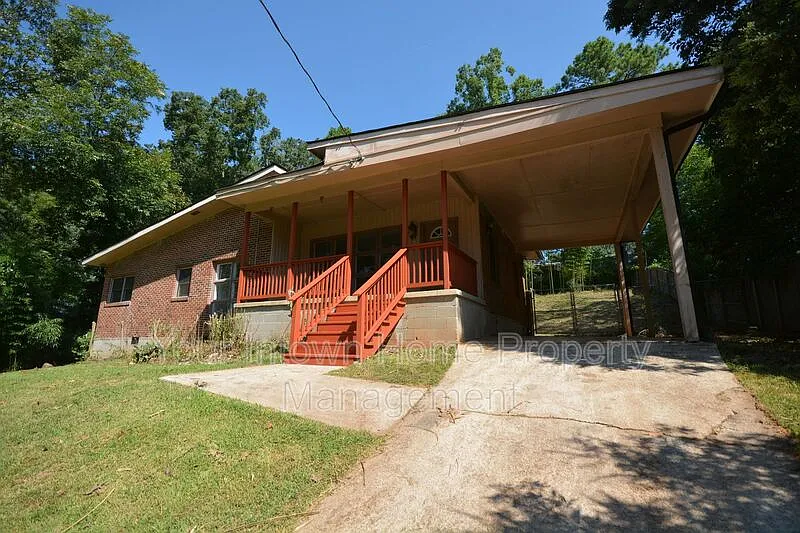 3 bed, 2.0 bath, 1296 sqft, $1,850 — Photo 2