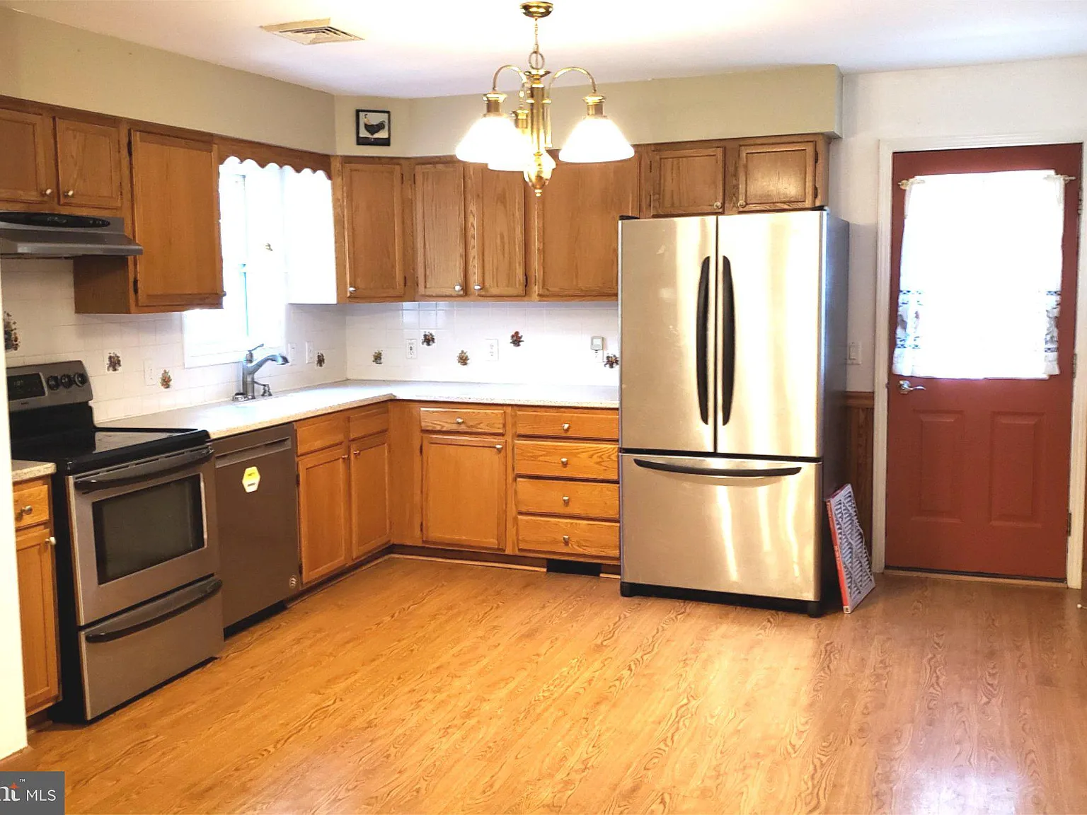 3 bed, 2.0 bath, 1582 sqft, $1,800 — Photo 3
