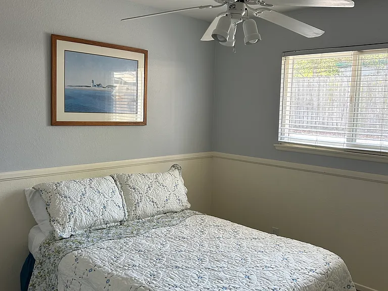 Second bedroom.