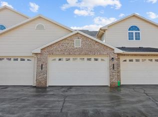 17789 W Jacobs Dr, New Berlin, WI 53146