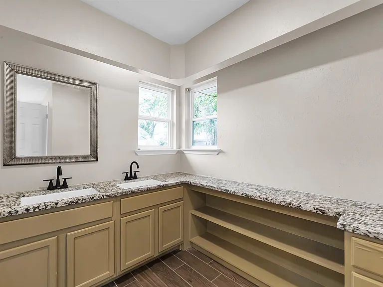 6211 Coachgate Dr — Photo 44