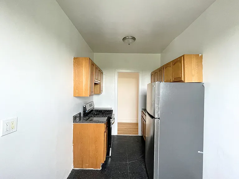 815 E 14th St #6C — Photo 10