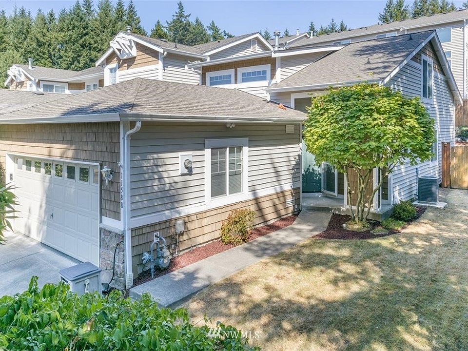 Nice corner unit with wide side yard in Breckenridge. 