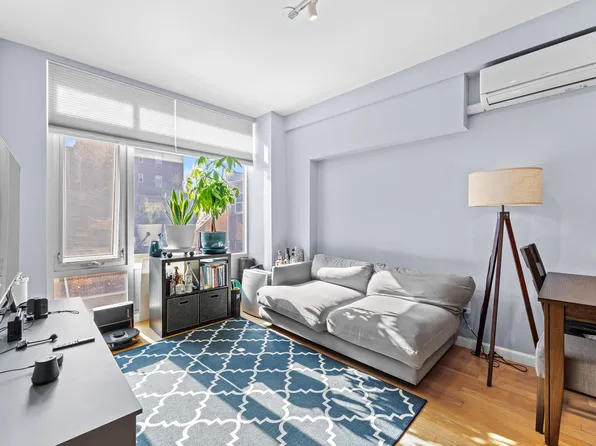 95-08 65th Road image 3 of 19