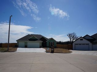 900 Stonie Brook Ct, Harrah, OK 73045