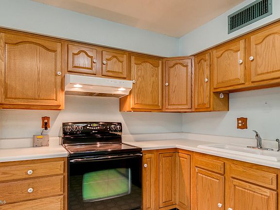 3rd image of 8523 W Fairmount Ave