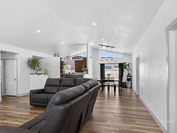 4th image of 456 Croydon Dr