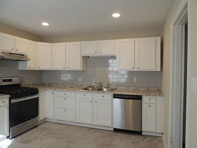5312 W 11th Pl — Photo 11