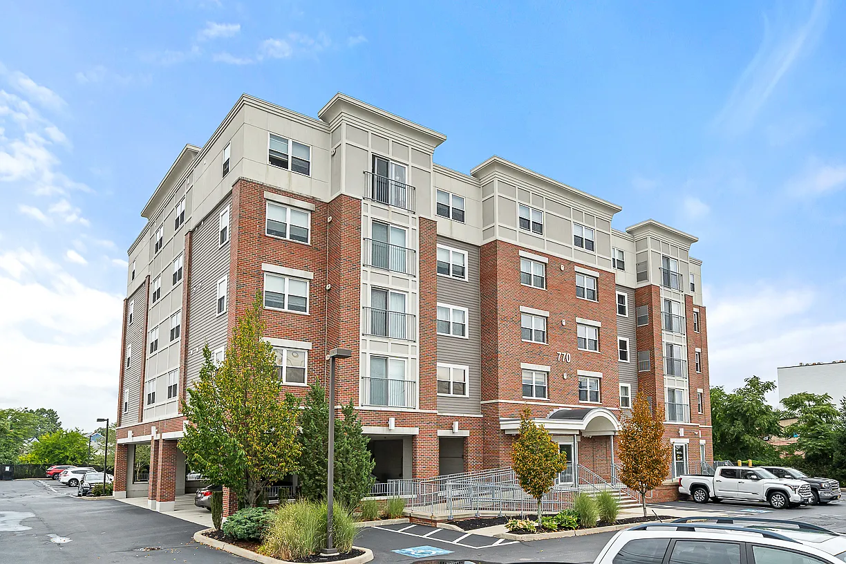 2 bed, 1184 sqft, $3,500 — Photo 3