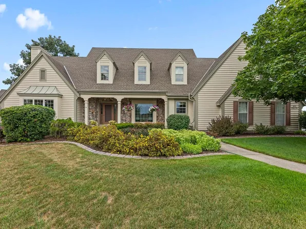 N27w26270 Crestview DRIVE, Pewaukee, WI 53072