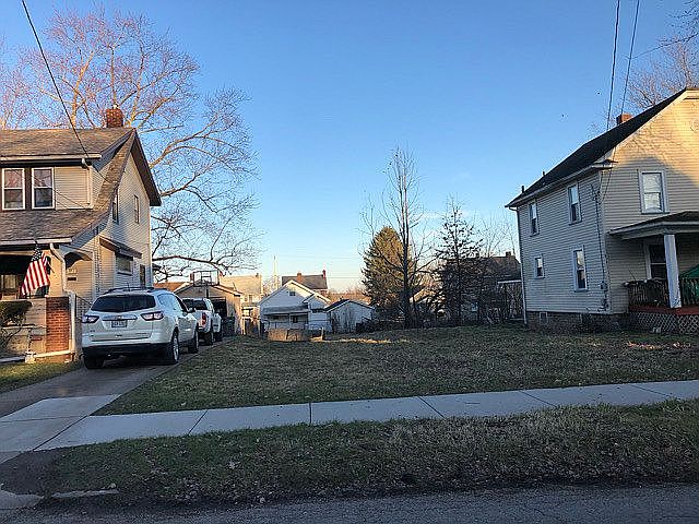 1st image of 35 Wesley Ave
