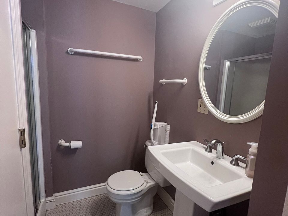 upstairs full bathroom