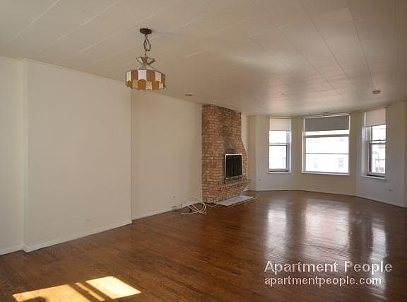 2nd image of 711 W Diversey Pkwy APT 3F