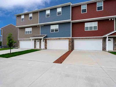 708 Cox Ct, Le Claire, IA, 52753