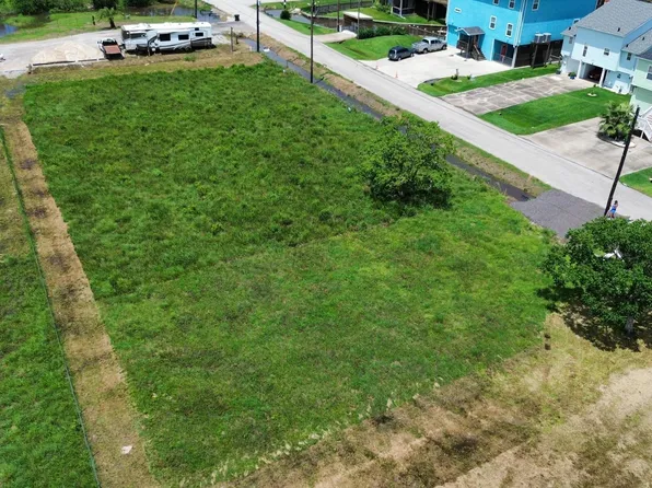 1210 23rd St, Dickinson, TX 77539