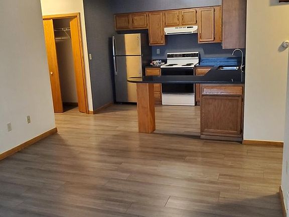 3rd image of 3441 Peach St #4