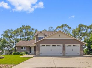 6445 Coryell Ct, Inver Grove Heights, MN 55076