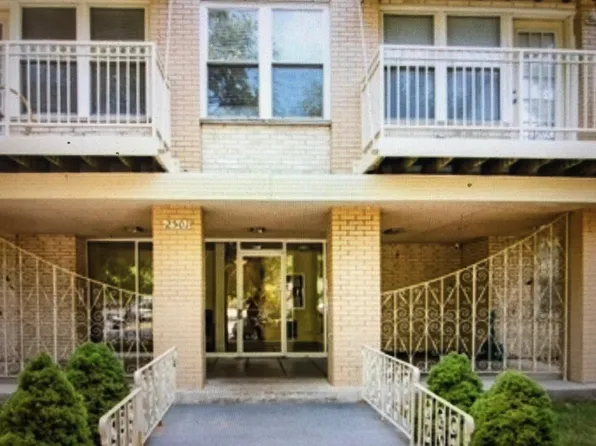 2501 W Touhy Ave APT 408, Chicago, IL 60645