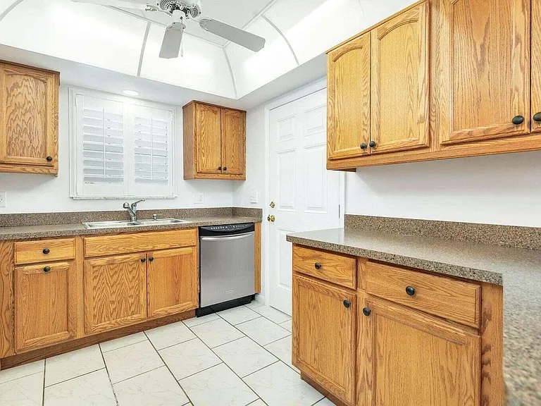907 Marina Dr #402 — Photo 13