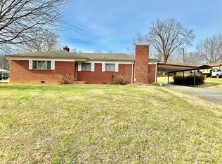 2412 Maywood St, Lenoir, NC 28645