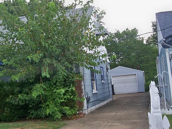 3rd image of 12212 Carrington Ave