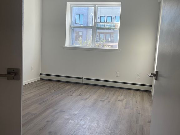 4th image of 179 Chauncey St Floor 3