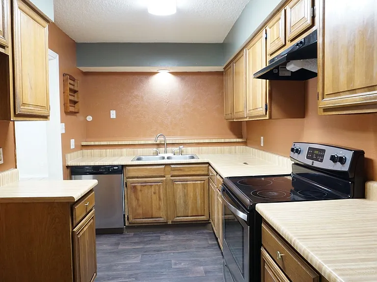 1827 Abshire Ln — Photo 7