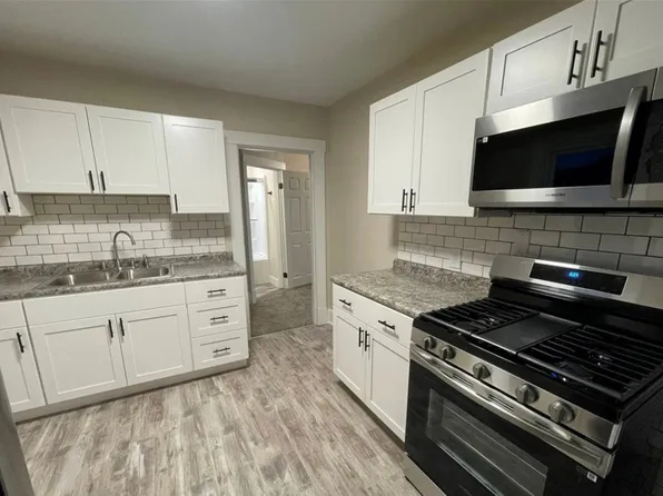 863 5th Ave Floor 2, Coraopolis, PA 15108