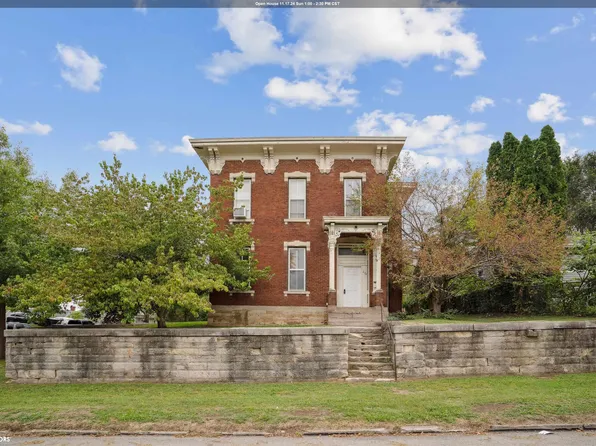 232 S 8th St, Burlington, IA 52601