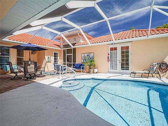 3rd image of 5824 Pine Ridge Cir