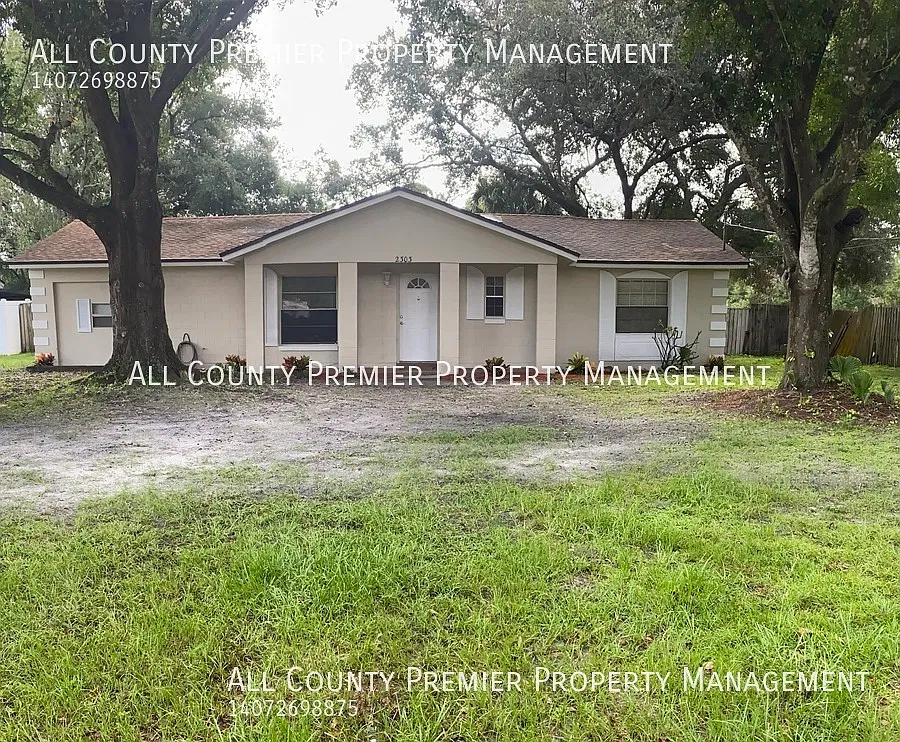 Nice 3 Bedroom 2 Bath House! Apply Today! — Photo 1