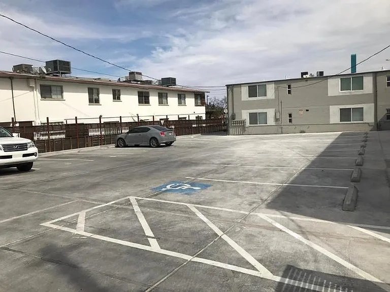 430 S Maryland Pkwy — Photo 8