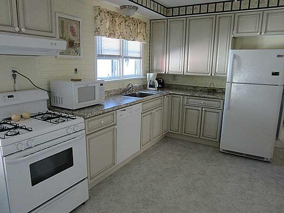 2nd image of 908 Wyoming Ave