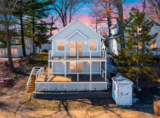 11309 Sunset Point Dr, Plainwell, MI 49080