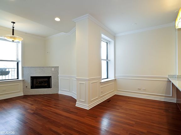 3rd image of 323 W Webster Ave APT 1E