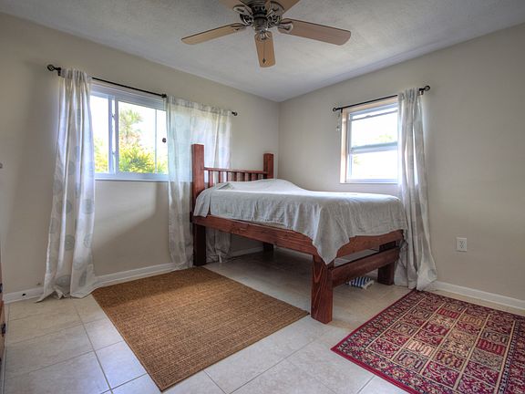 4th image of 174 Clairbourne Ave