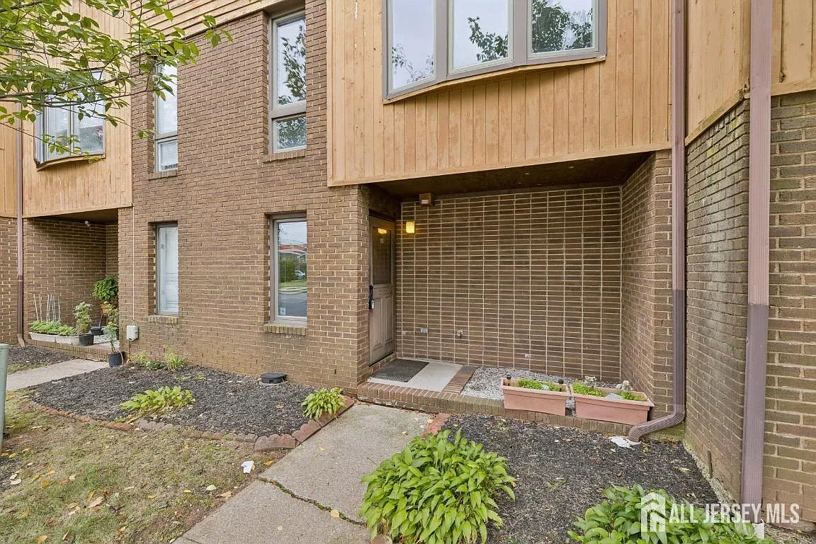 1 bed, 1.5 bath, $800 — Photo 2